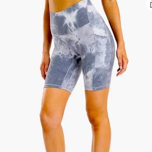 Women’s Small Baleaf Biker Shorts with Side pocket Tie Due style white and gray